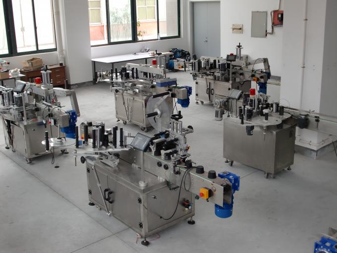 Firkantet flaske dobbeltsidig horisontal merkemaskin vanlig eller uregelmessig beholder