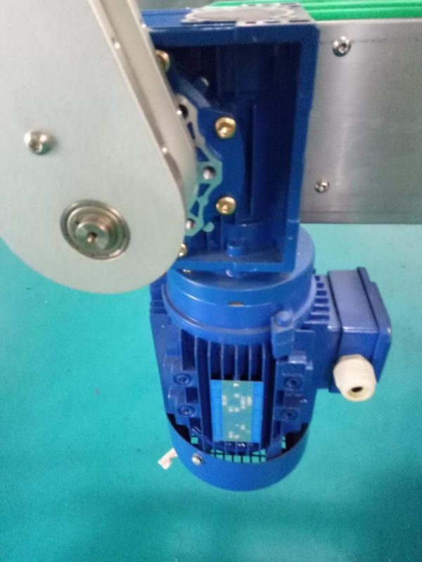 SUS304 kabinett to sider firkantet flaske klistremerke merkemaskin med produkter for personlig pleie