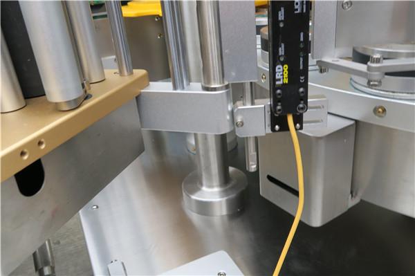 Høyhastighets roterende klistremerke merkemaskin med påfyllingsmaskin valgbelte