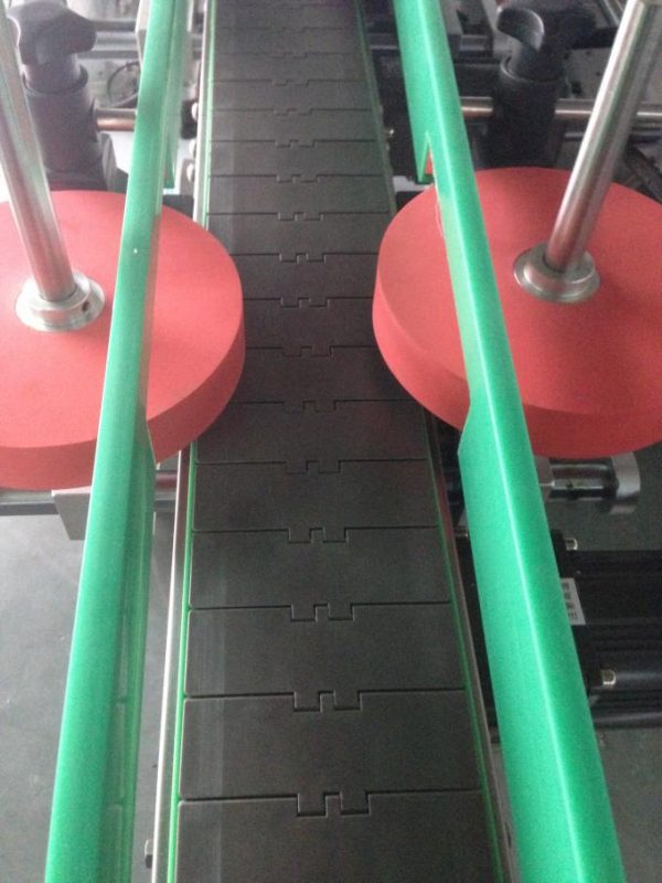 Automatisert etikettapplikator for rund / firkantet / subuliform flaske