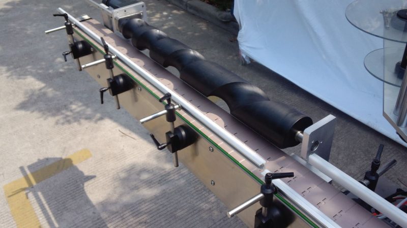 Kina Emballasje rund flaske merkemaskin for brukt automatisk fabrikken pris selvklebende leverandør