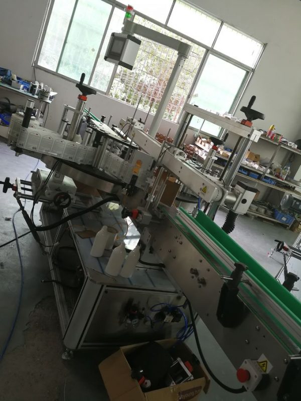 Selvklebende klistremerke merkemaskin på forsiden og baksiden, flaskemerkeapplikator