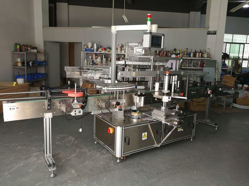 Kina High Precision Multi-Function Flat Bottle Labelling Machine Electric Drived Leverandør
