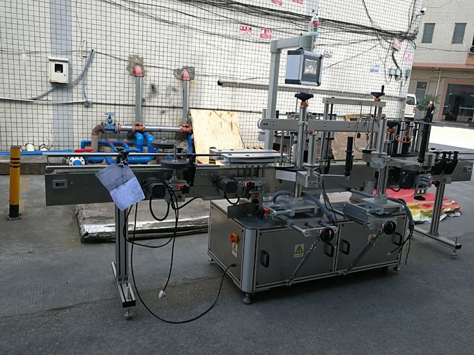 Tre etiketter selvklebende merkemaskin 110V / 380V spenning